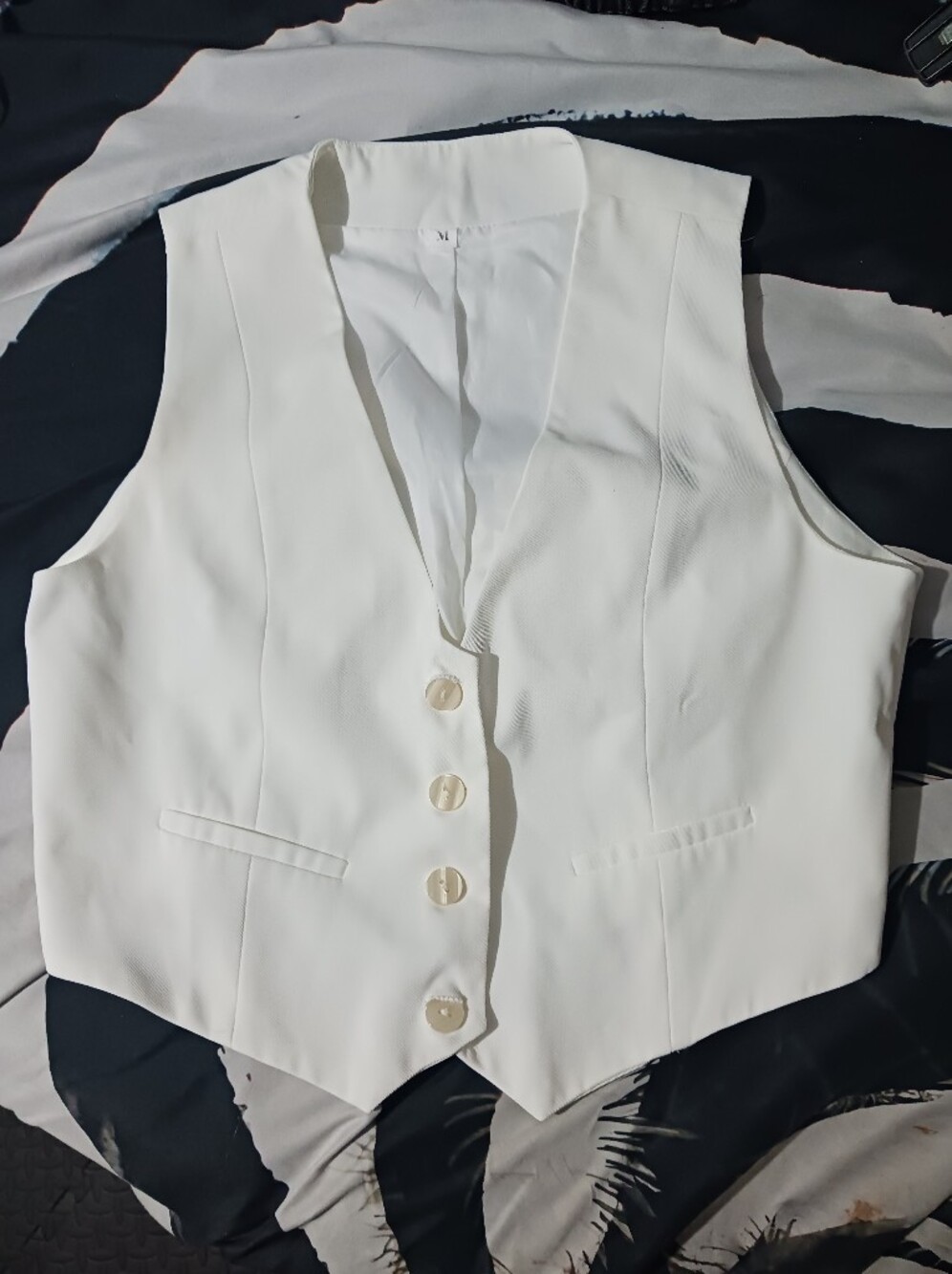 Women White V halter buttoned sleveless vest - Picture 3 of 13